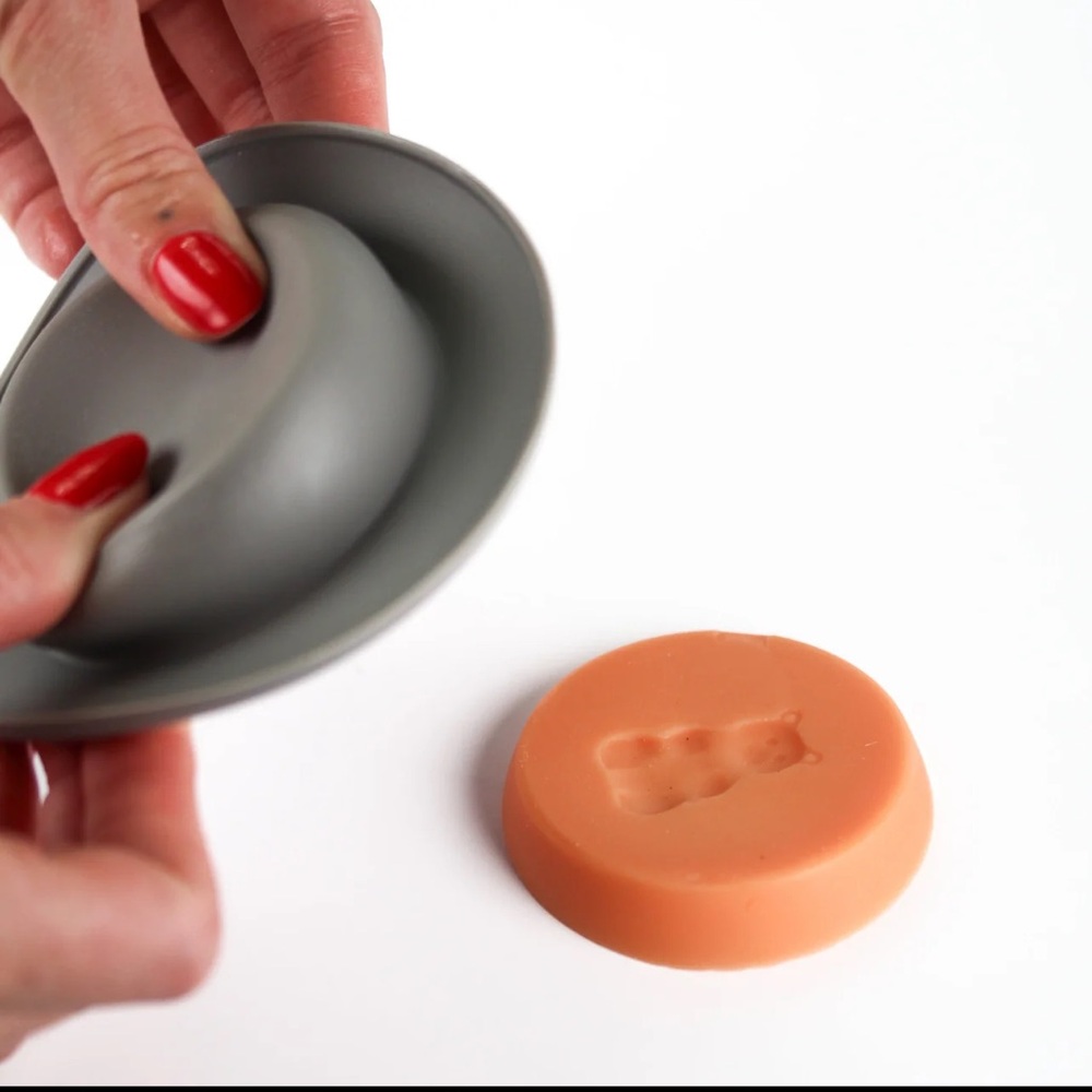 Happy Wax Silicone Dish in Gray